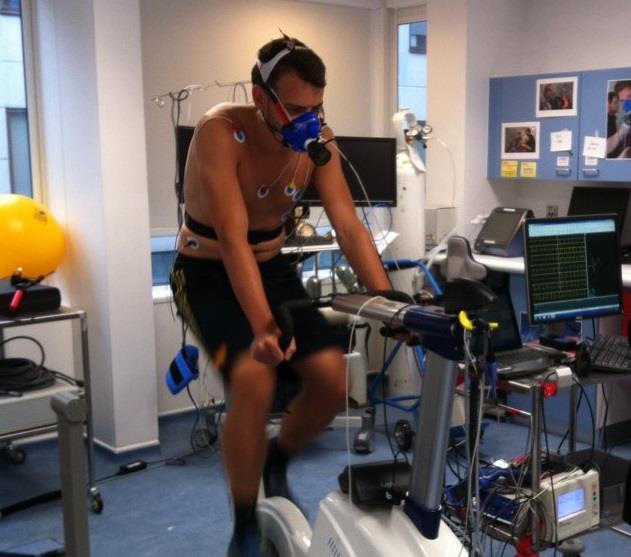 ورزشکار در حال انجام تست CPET در مرکز سنجش قلبی و ریوی اصفهان